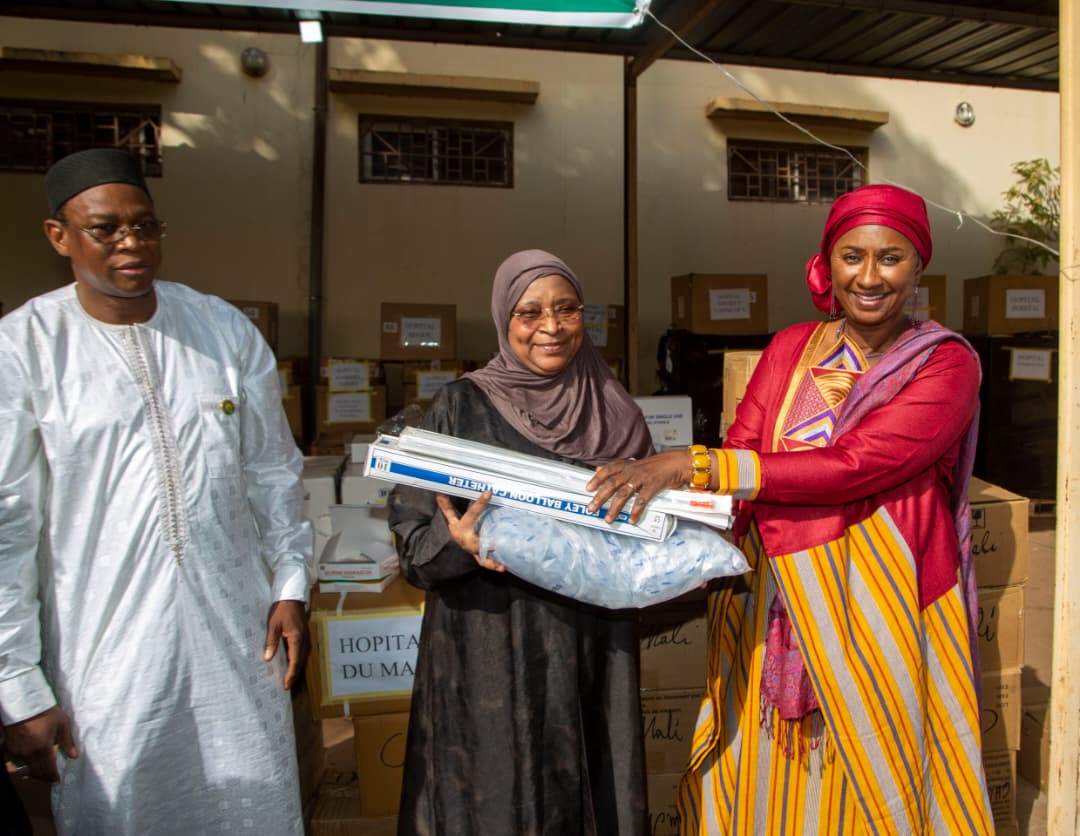 Remise d’équipements et intrants aux CHU Gabrel Touré, Kati et hôpital du Mali : La BAD et l’ANASER renforcent le ministère de la Santé dans la prise en charge des patients